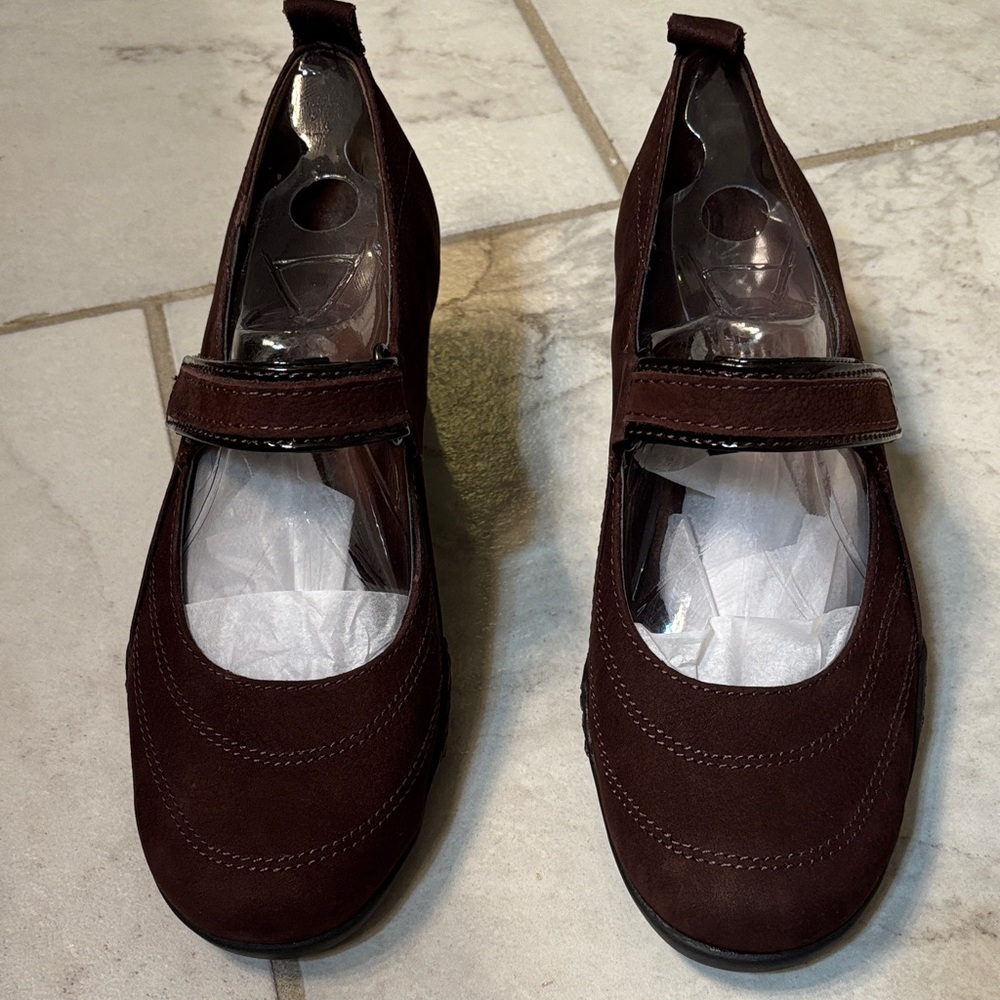 Aerosoles sz 6M Tornado style Brown Nubuck suede shoes